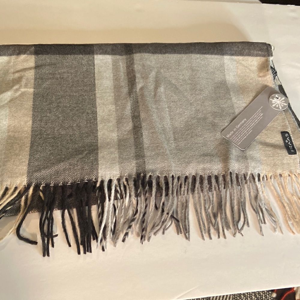 NWT V. Fraas Cashmink Scarf Unisex Christmas
